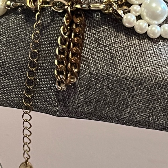 SPG Triple Strand Adjustable Pearl Necklace with Matching Earrings. - Picture 3 of 3